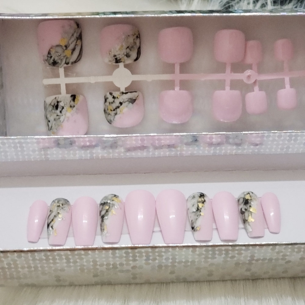 Press-On nails with toenails w/ mini spa kit